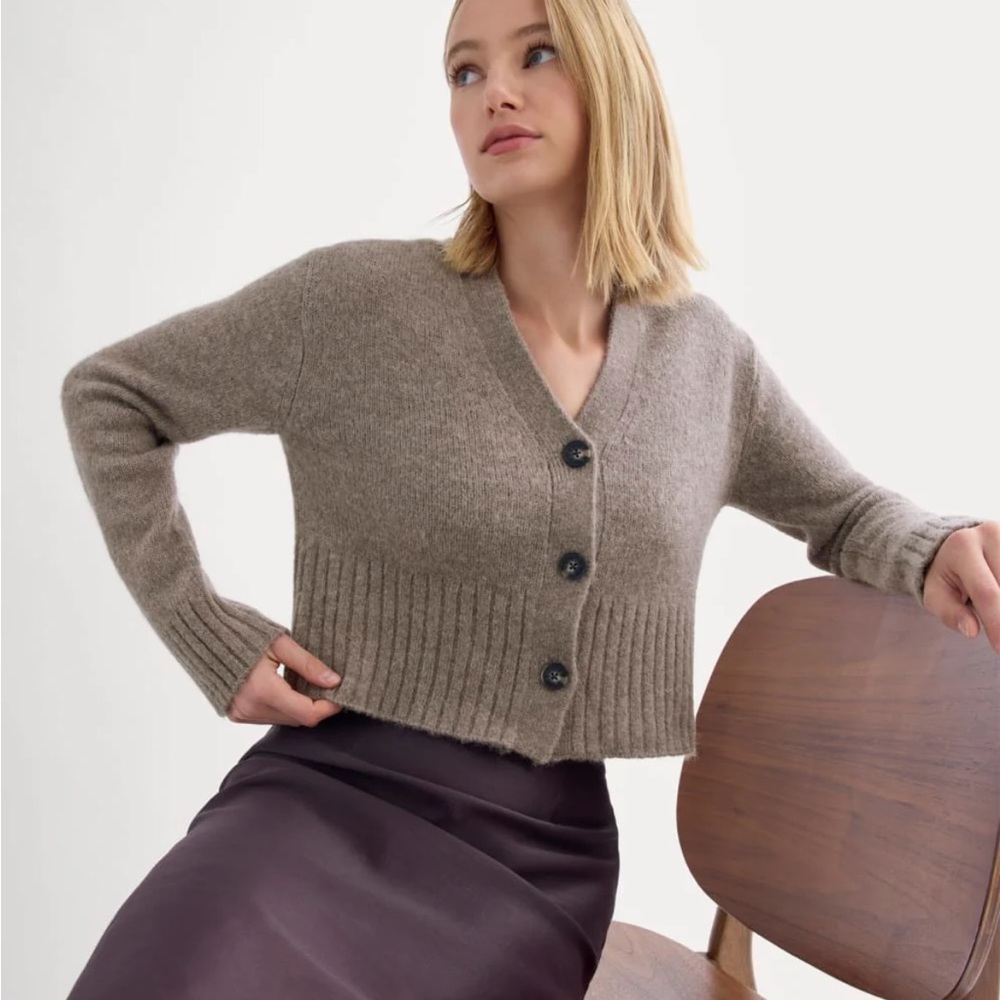 High V Cropped Cardigan in Alpaca, Size: S, Color: Taupe Melange